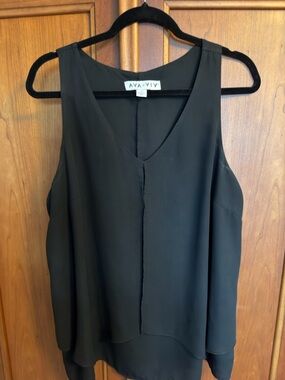 Ava & Viv Black Layered V-Neck Sleeveless Camisole
